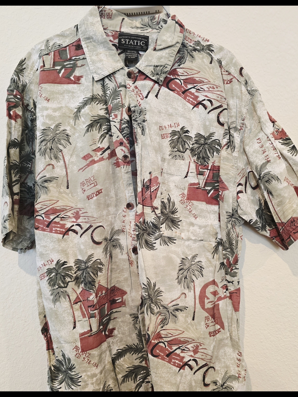 Static Men’s Short-Sleeve Button-Down Shirt in Sand with Red & Green Print